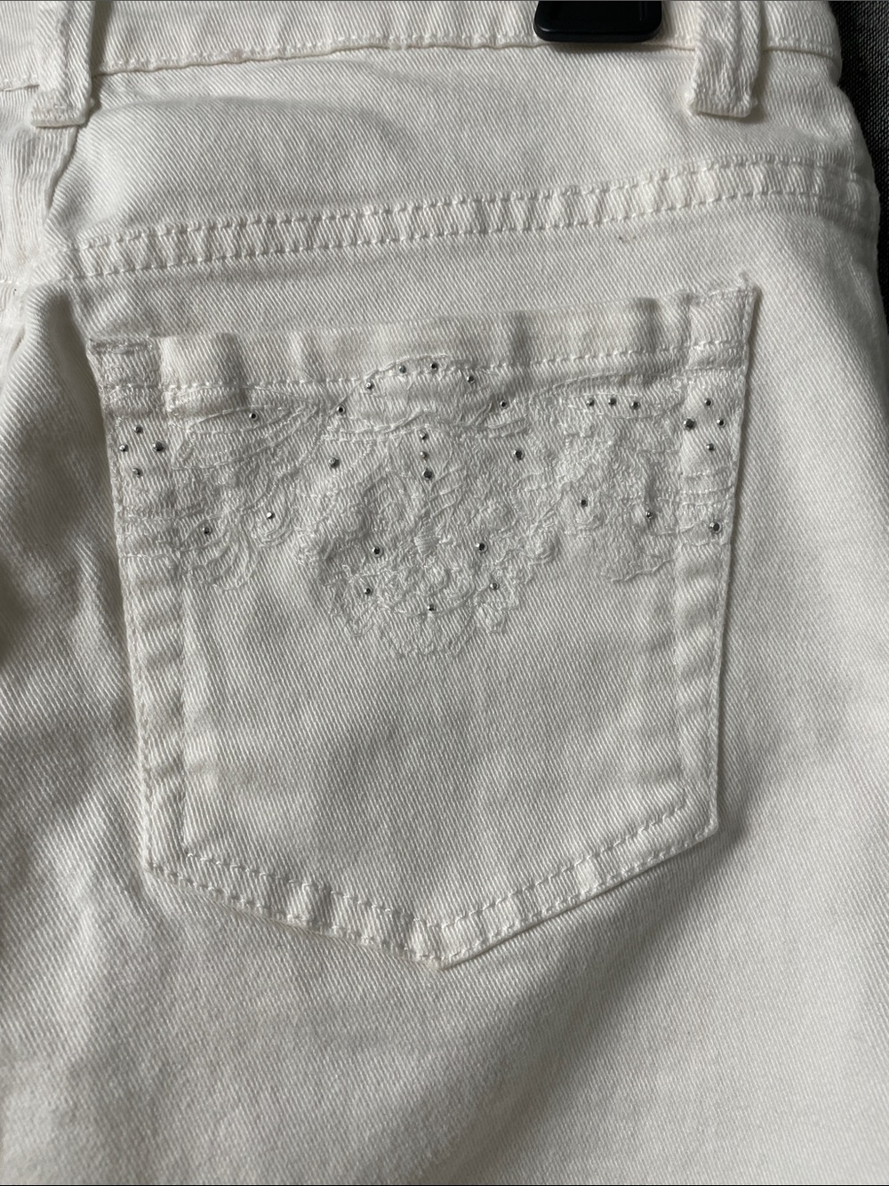 Gloria Vanderbilt Stretch White Embroidered Pocket Bermuda Shorts